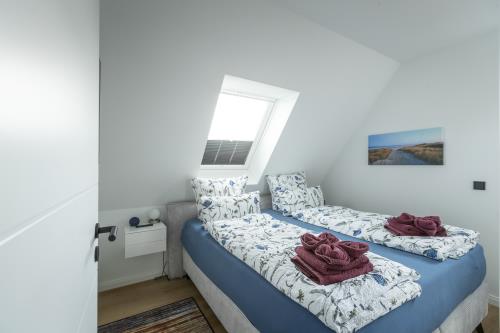 Langeoog Ferienhaus Villa Hafenkieker - SZ1 mit Doppelbett, TV und Balkon