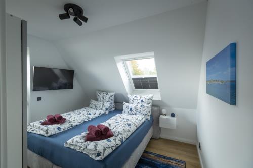 Langeoog Ferienhaus Villa Hafenkieker - SZ 2 mit Doppelbett, TV und Balkon