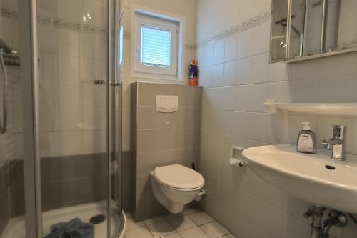 Langeoog Ferienhaus Marintje - Badezimmer 1