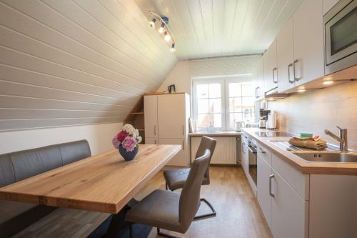 Langeoog Ferienwohnung Das Künstlerhaus - Malkasten OG - Küche