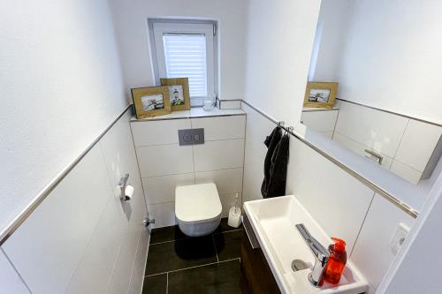 Langeoog Ferienwohnungen Friesenschiff - Flet len - Gäste Toilette