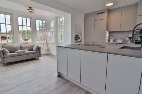 Langeoog Ferienwohnung Vermietung am Meer – Haus Dünenblume - Haus Dünenblume - Wohnung 1 - Küche mit Kochinsel