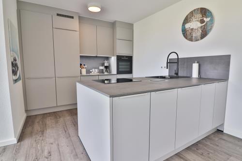 Langeoog Ferienwohnung Vermietung am Meer – Haus Dünenblume - Haus Dünenblume - Wohnung 1 - Küche mit Kochinsel