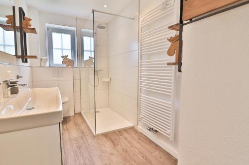Langeoog Ferienwohnung Vermietung am Meer – Haus Dünenblume - Haus Dünenblume - Wohnung 1 - Badezimmer