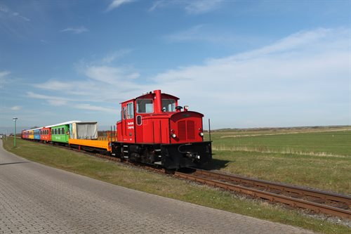 Inselbahn auf Langeoog 01